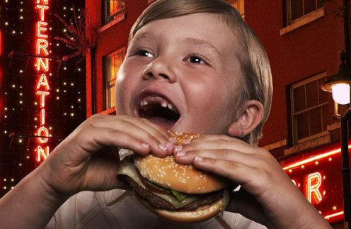 吃漢堡咬到碎石崩了牙，餐飲企業(yè)賠7千醫(yī)療費(fèi)