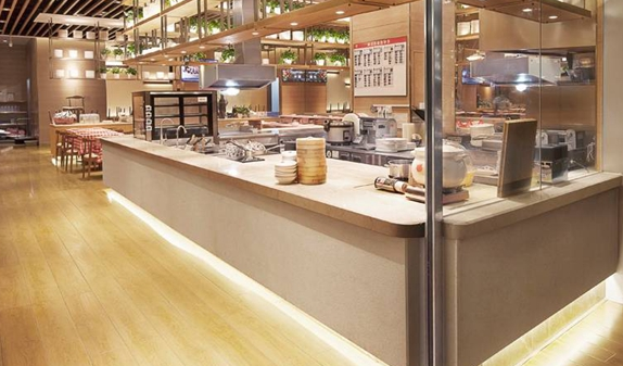 御用設(shè)計(jì)師獨(dú)家揭秘：西貝“一字型”明廚背后的7個(gè)動(dòng)線心機(jī)！