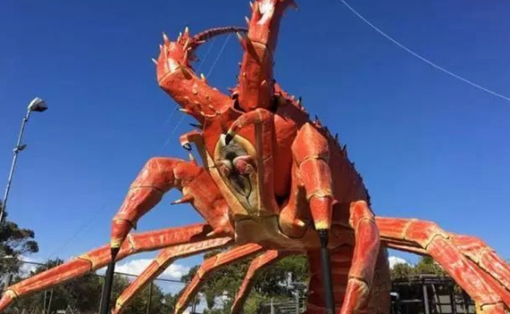 17米高的龍蝦雕塑與餐廳打包賣194萬，你愿意買嗎？