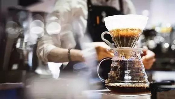 手沖、冷萃、加氮……精品咖啡館正在改變年輕人喝咖啡的方式|餐飲界