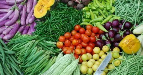 青島這些飯店的食品有農(nóng)藥殘留，還有礦泉水不合格……你還敢再買嗎？