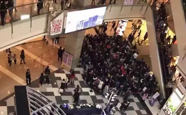 喜茶熱背后的“贏家”：月賺5萬的黃牛，組團(tuán)作戰(zhàn)|餐飲界