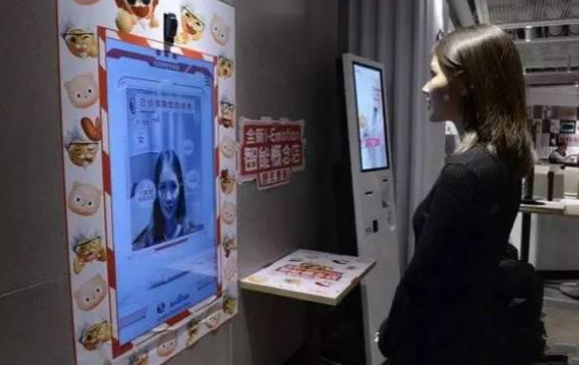 扭蛋點(diǎn)餐、對服務(wù)員不滿意就送錢！餐飲營銷如何四兩撥千斤？