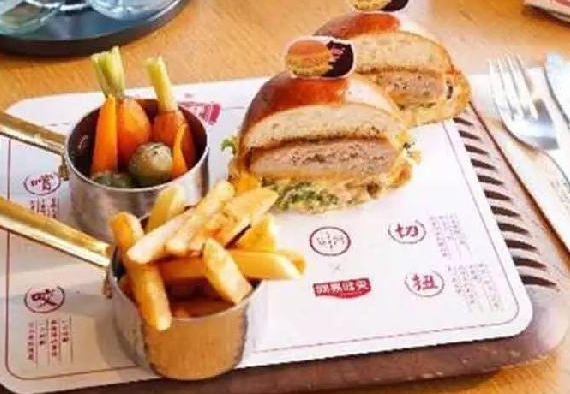 賣海鮮賣豬肉，互聯(lián)網(wǎng)巨頭為什么都想跟餐飲扯上關(guān)系？