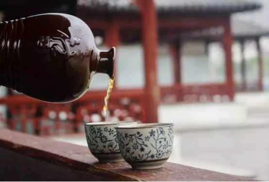 耘林黑杜酒拔草：百年工藝，古法釀造果然名不虛傳！|餐飲界