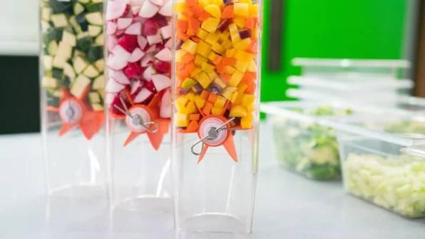 60秒出餐的沙拉機(jī)器人，餐飲自動(dòng)售賣的下一個(gè)風(fēng)口？|餐飲界