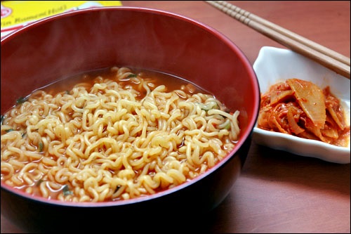 外賣終結(jié)方便面？ 專家稱方便面可轉(zhuǎn)向休閑食品