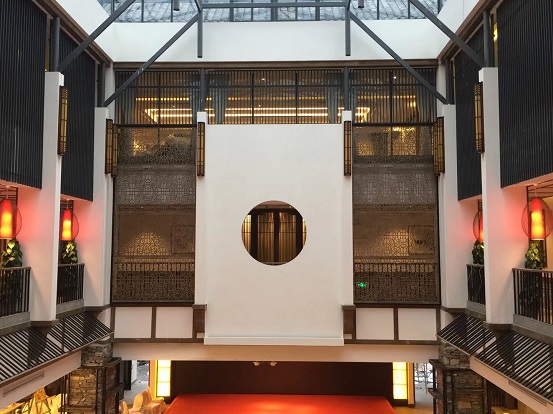 老凱俚新作聚龍?zhí)萌怙炿u開業(yè)，首度試水餐飲+零售模式