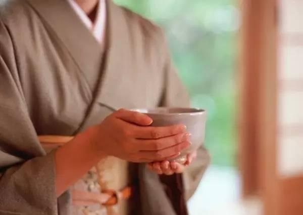 這家餐企用了4個“找死”的經(jīng)營方法，卻成為行業(yè)老大|餐飲界