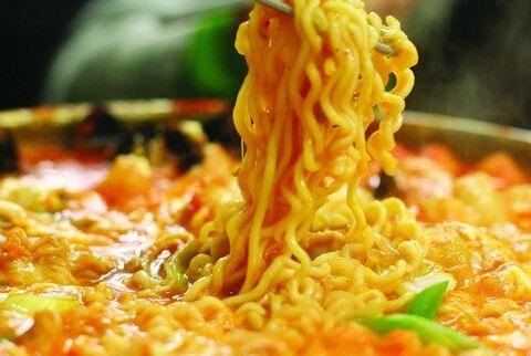 泡面三年少賣80億包，康師傅用什么打退外賣的進(jìn)攻？