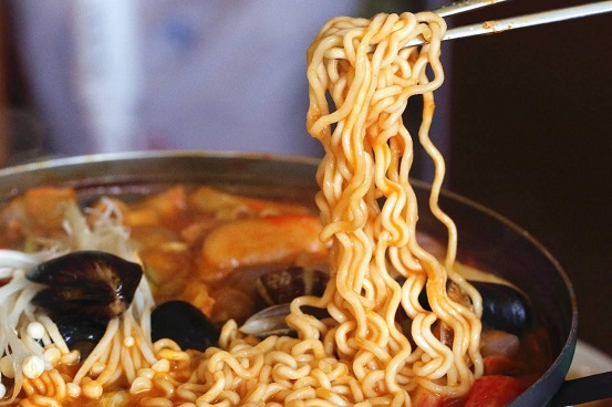 外賣難以撼動方便面市場？康師傅們的優(yōu)勢在哪里？