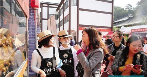 10萬(wàn)市民熱捧潮汕菜，廚師斬鵝肉斬到手軟