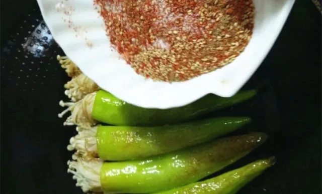 你只知道用金針菇來涮火鍋，學(xué)著這樣做健康又美味