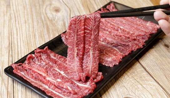 這個(gè)城市400多家潮汕牛肉火鍋，今冬只剩下101家，原來被串串香給頂了|餐飲界