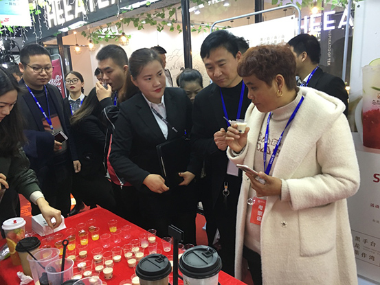 “阿倫”驚現(xiàn)烏龍煎發(fā)布會(huì)，現(xiàn)場被擠爆了