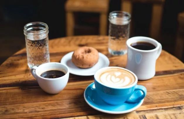 輕餐飲趨勢(shì)來(lái)臨，面包和茶loveinit如何抓住餐飲風(fēng)口？