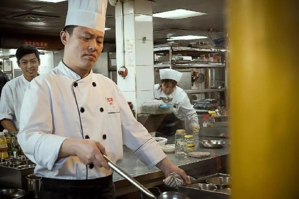 這道甜絲絲的冷盤里，藏著一百年前四馬路上的傳奇