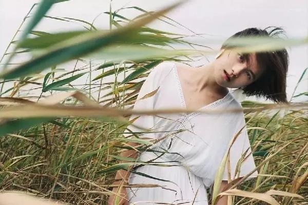 驚艷了！90后美女竟用面做成瓜子，人民日報都為其打call