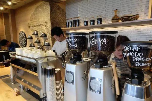 被詛咒的社區(qū)咖啡？顯然星巴克不這么認(rèn)為