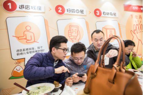 營(yíng)業(yè)額漲逾40%、人效翻3倍！詳細(xì)解剖五芳齋無(wú)人智慧餐廳是如何誕生的