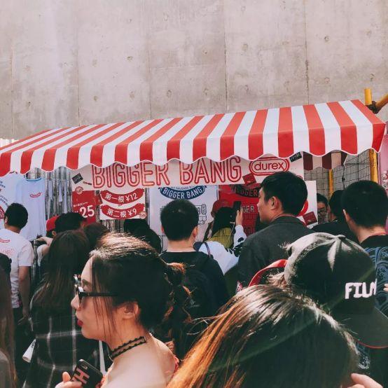 最“污”體驗(yàn)店 杜蕾斯賣烤腸上演花式營銷 | 熱評(píng)