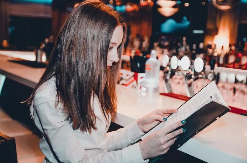 餐廳服務(wù)員一個舉動，讓顧客再也不來你的餐廳，千萬別犯！