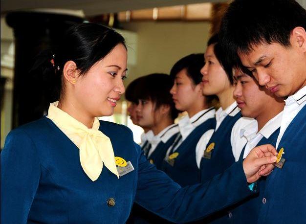 “小女孩”是做不好領(lǐng)班的！如何做一個(gè)優(yōu)秀的餐廳領(lǐng)班？