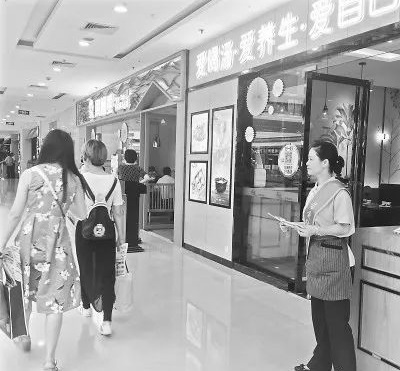 這就是餐飲的未來嗎？年輕人當老板，大媽大嬸當服務員