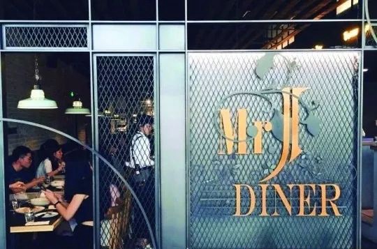 這很公平：明星演員的餐廳紛紛倒閉，因為顧客用腳投票