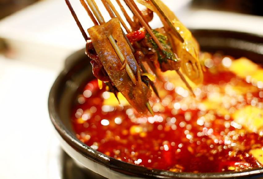 一串難求， 京城最火串串香，單店日賣2萬串