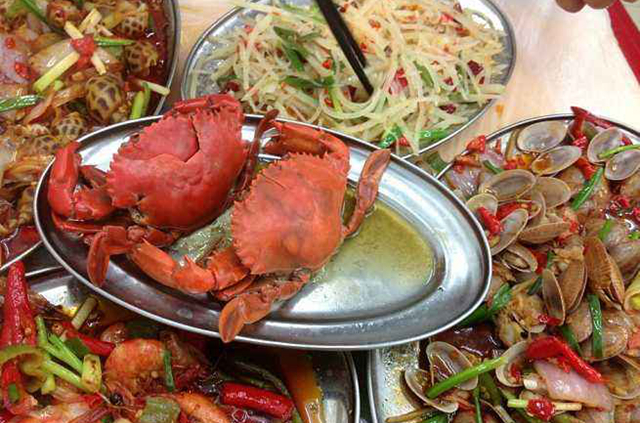 海鮮館收900元螃蟹加工費惹爭議，這錢到底該不該這么收？