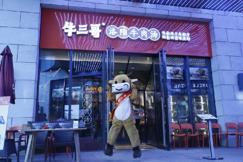 靠一碗湯，78個餐位一天接待1500人