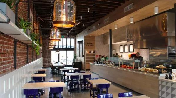 你還在研究“小而美”，餐飲巨頭們卻“像約好似的”開(kāi)大店了……|餐飲界