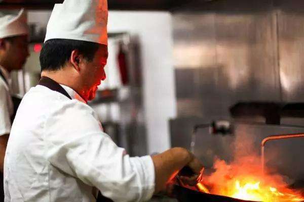 雙節(jié)長假在即，廚師有什么假日權(quán)益？