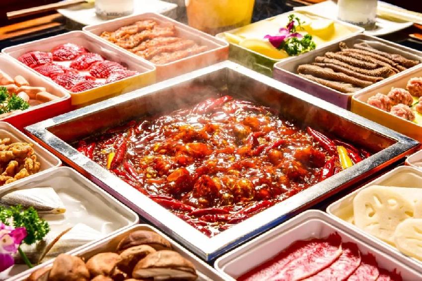 餐飲界“打工女皇”，從服務(wù)員到身價(jià)30億，她說(shuō)人生沒(méi)有不可能！