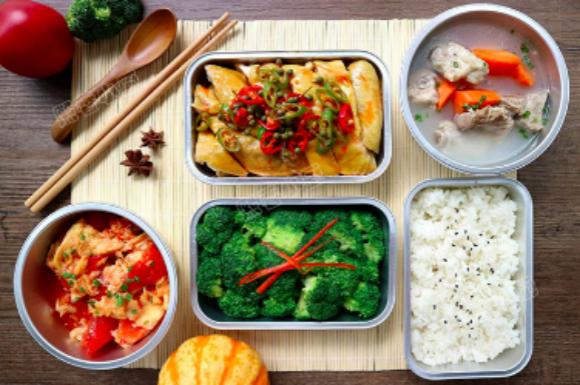 在愈發(fā)激烈的外賣大戰(zhàn)里，連鎖餐廳都出了什么招？|餐飲界