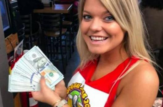 喝了杯水，便給餐廳服務(wù)員1萬美元的小費，真土豪！