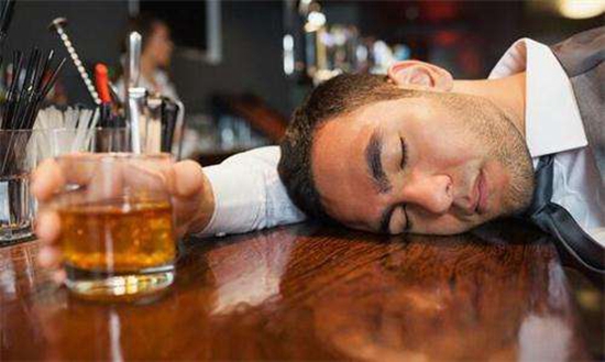 烤肉店一男子摔倒身亡，家屬要求賠償200萬！