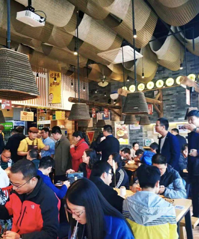 100多平的店面日收1.5萬，翻座達(dá)6次以上，憑什么？