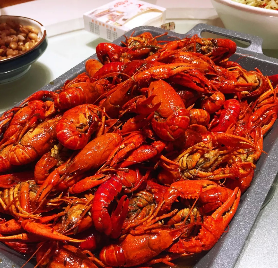 小龍蝦旺季來(lái)襲：蝦源大降50%，餐企還說(shuō)不賺錢？ | 餐見(jiàn)