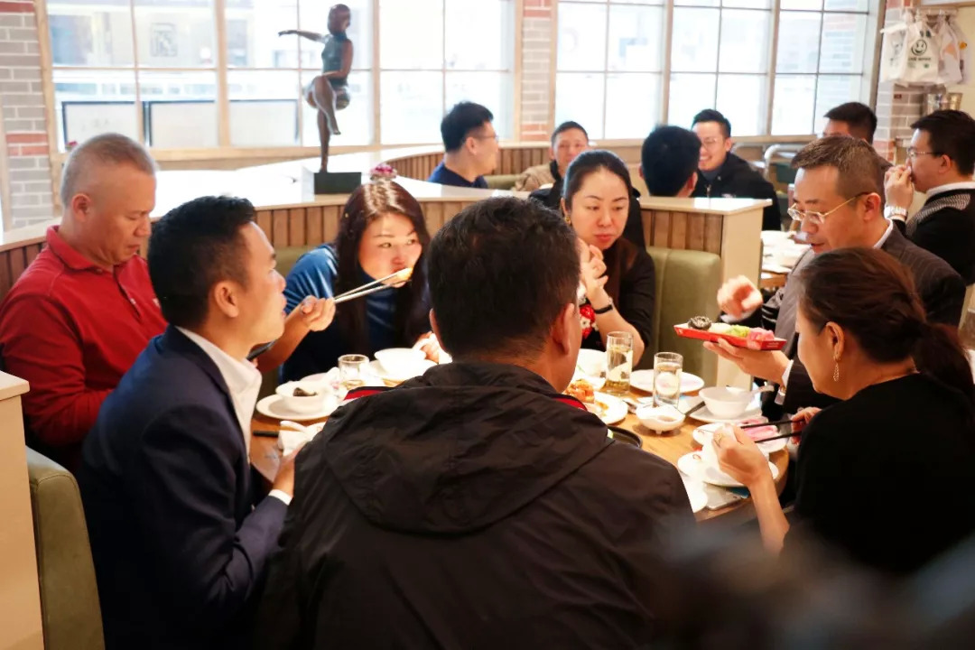 我們研究了100家餐廳：發(fā)現(xiàn)生意好的都有20個(gè)特征！