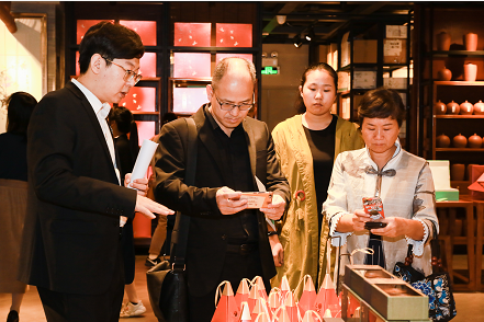 創(chuàng)新求變 與愛相擁 中國(guó)茶企的品牌化探索與價(jià)值構(gòu)建