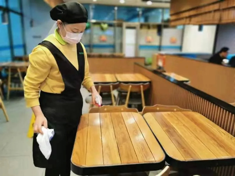 挺過(guò)去，活下來(lái)！餐飲的春天還遠(yuǎn)嗎？