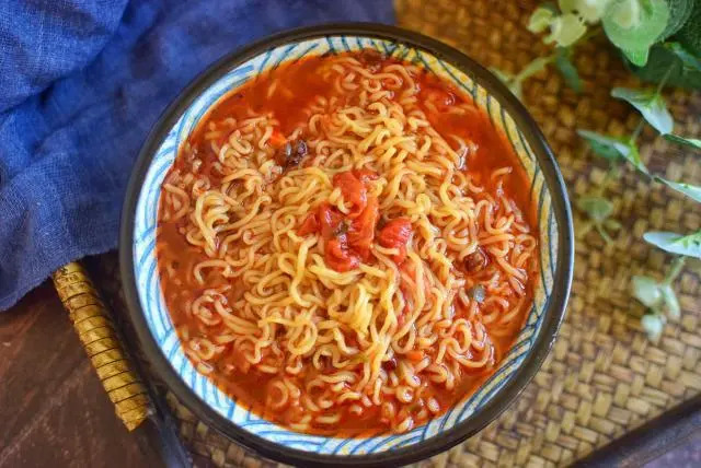 全面復(fù)工在即，泡面卻持續(xù)走紅，方便面何以占據(jù)C位？