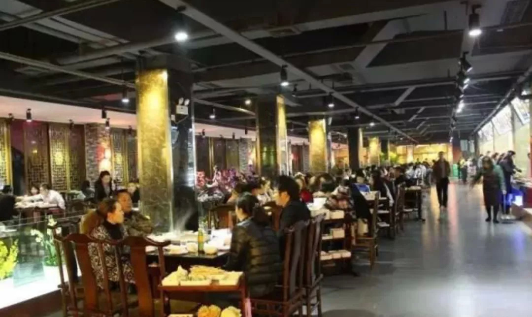 網(wǎng)紅火鍋竟用地溝油！老板被判7年罰447萬(wàn)，上萬(wàn)人受害丨熱評(píng)