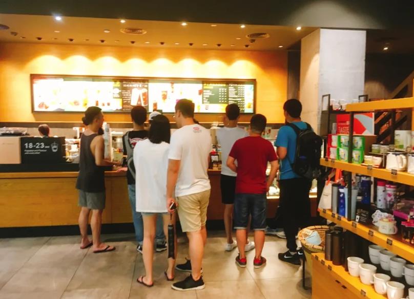 茶、咖不分家！喜茶與星巴克的成功有何共性？｜餐見