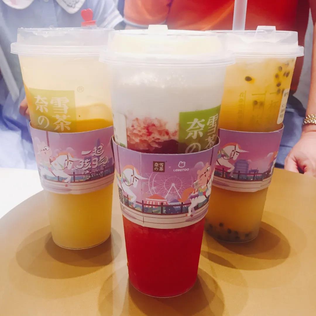 奈雪完成近億美金新融資；西貝因茶位費遭投訴；上海一男子因吃河豚成植物人