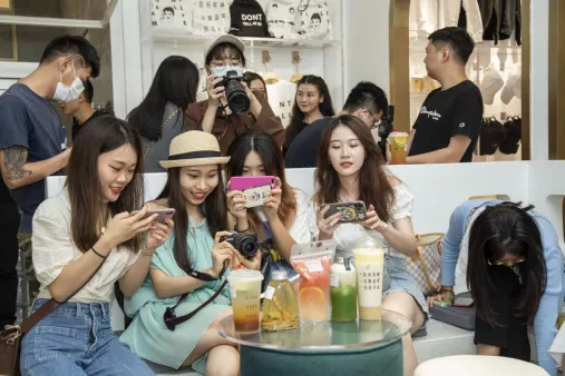 “尬聊”的茶飲行業(yè)，是“社交屬性”惹的禍？