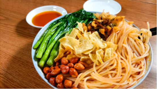 大型真香現(xiàn)場(chǎng)，青菜才是螺螄粉的“靈魂伴侶”