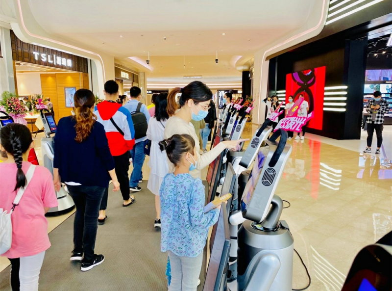 獵豹移動(dòng)商場(chǎng)機(jī)器人引流新玩法，這家茶飲品牌一天暴增100單